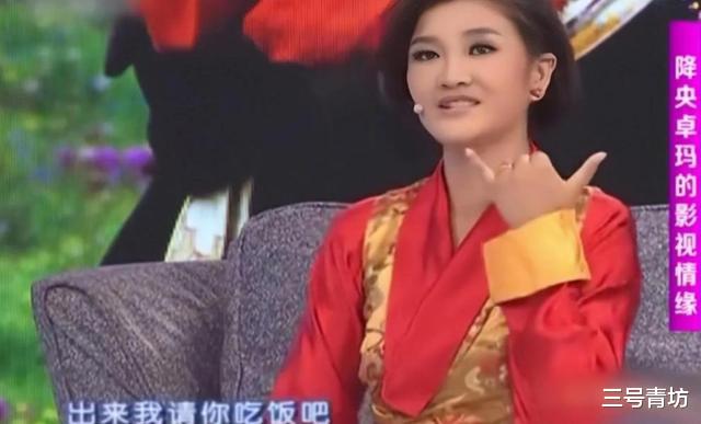 歌手降央卓玛：因丈夫高颜值疯狂倒追，婚后生3胎，现在生活咋样