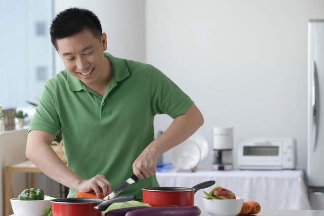 武汉|武汉37岁男子不结婚不生孩子晒一人食晚餐,晒圈火了,网友羡慕:活通透了