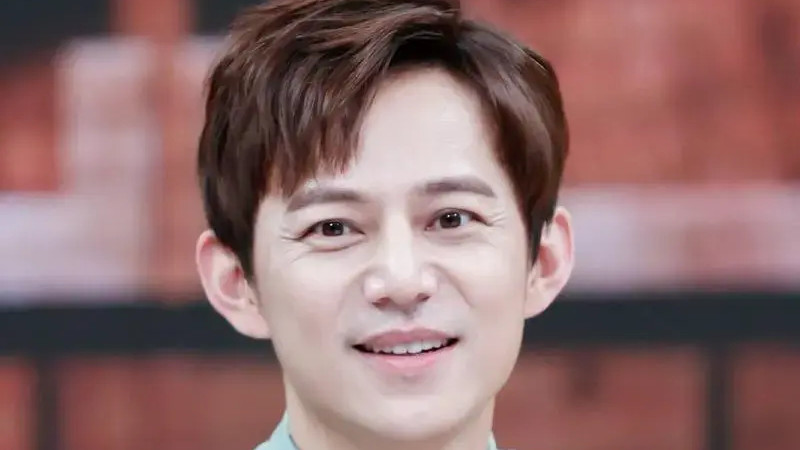 播放量破60亿！事实证明，49岁的何炅，已活成了一个“符号”