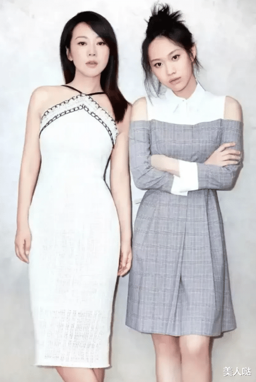 邹元清 闫妮携女儿见世面，50岁闫妮太有熟女韵味，23岁邹元清长相普通没辨识度，难怪捧不起来