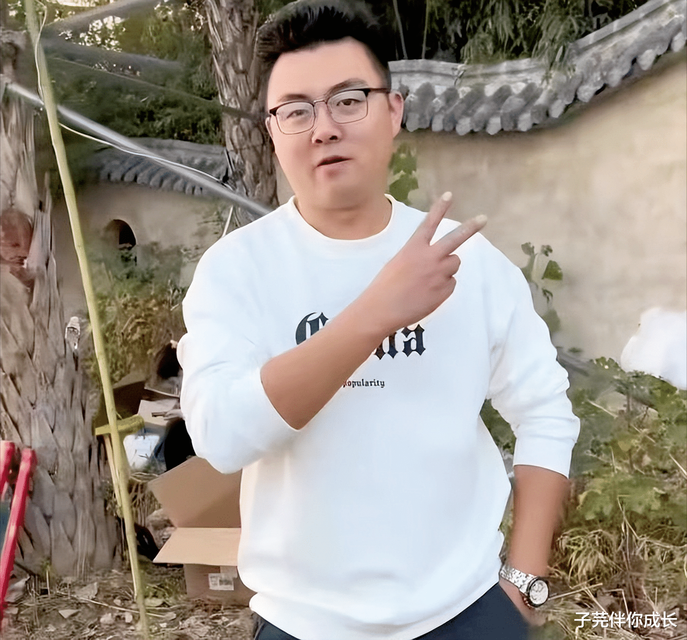 |许妈发文落泪,杜新枝笑谈二八:一路向北也是输,折腾没用