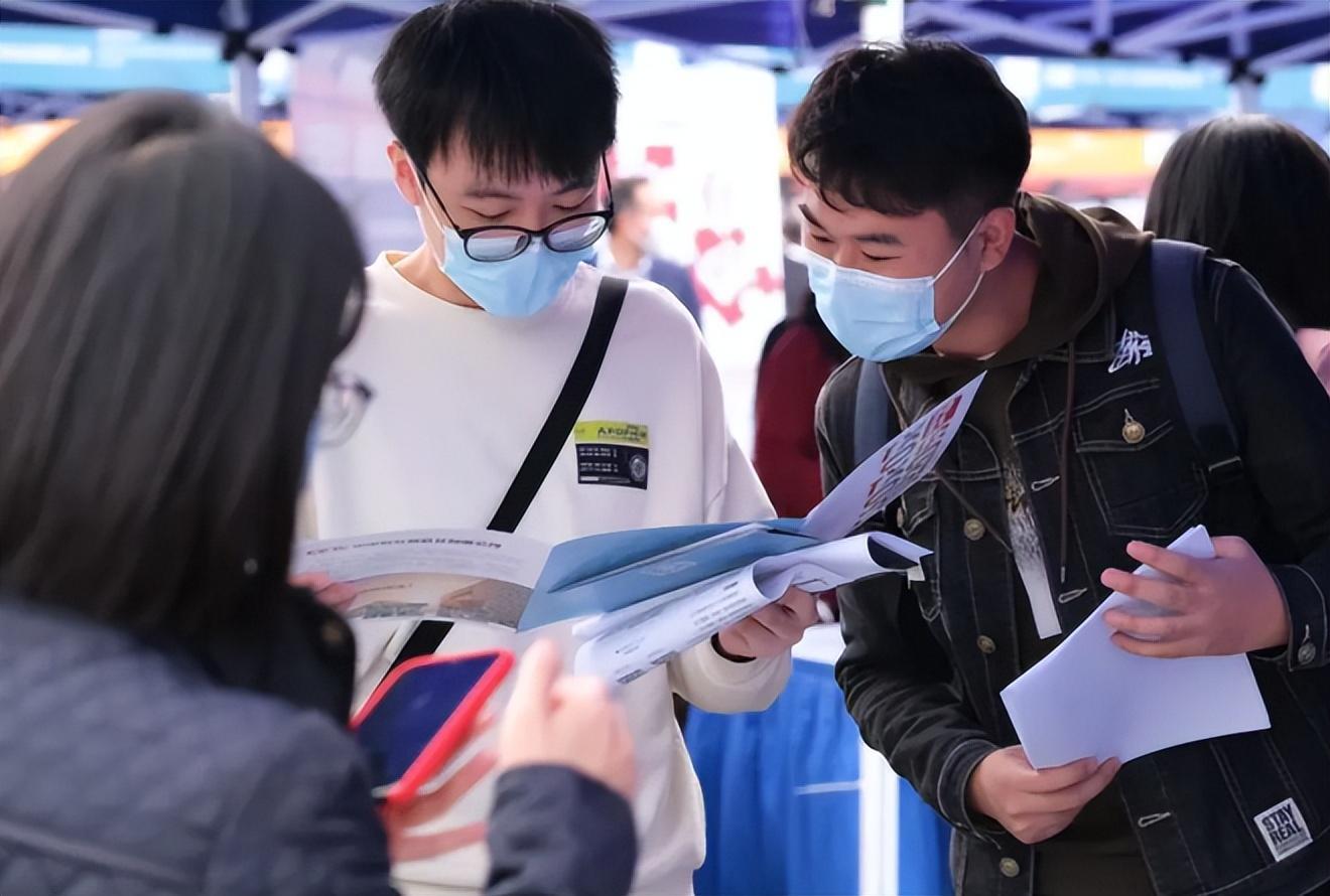 00后|00后面试新高度,90后甘拜下风,出言:不问公司难道问你全家?