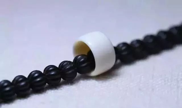 手串与佛珠有什么吗不同？