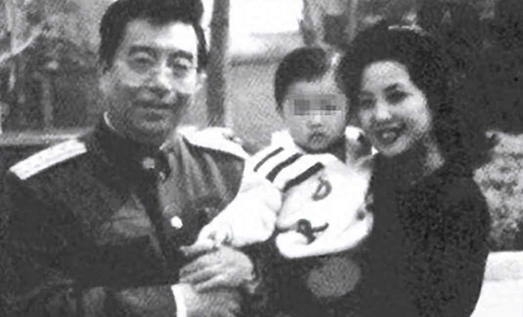 同样是李双江的基因,把丁英和梦鸽的儿子一对比,差距就显现出来了