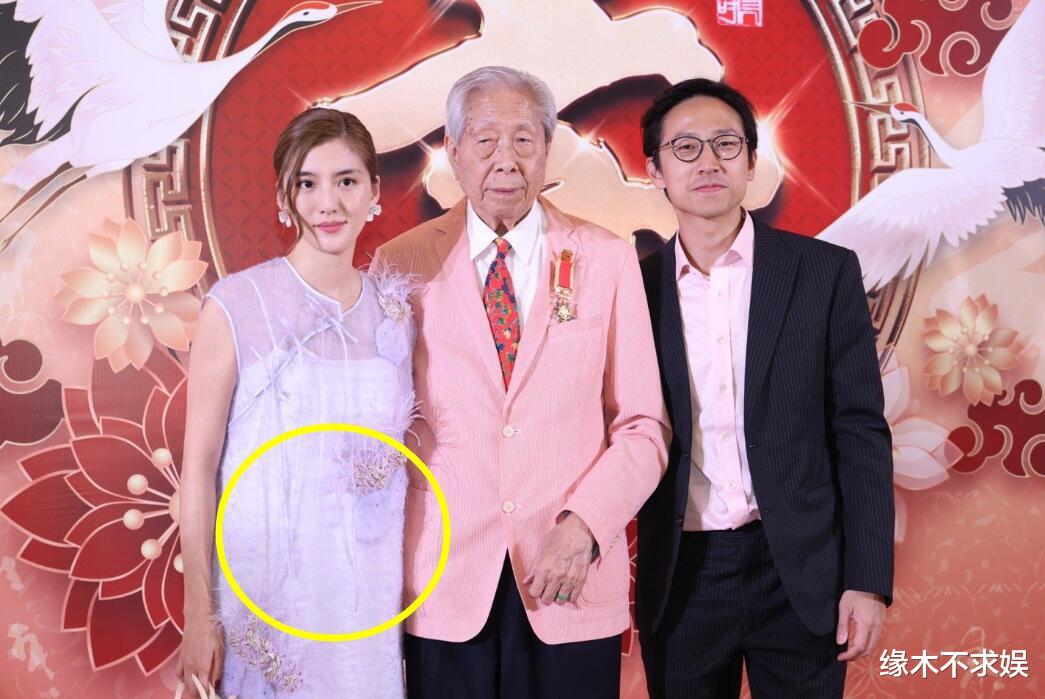 吴千语施伯雄婚礼现场曝光！吴千语戴4个金手镯，两套造型绝美！