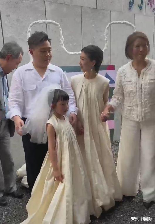 郝劭文|演员郝劭文大婚,新娘被指穿得不喜庆,与女儿穿同款裙子惹争议