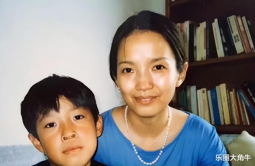 “硬汉”张丰毅,二婚娶小12岁霍凡,28年宠妻成宝,两人至今无子