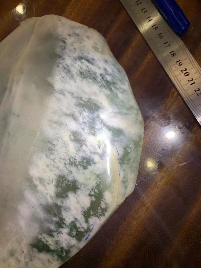 古董|雾层为翡翠原石披上了一层神秘面纱,看懂雾层,看懂翡翠