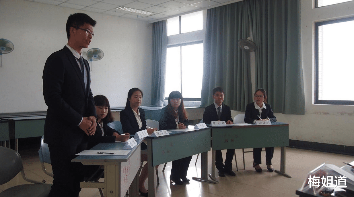 hr|紧张对面试影响很大,毕业生因性格内向被拒多次,主持人给你支招