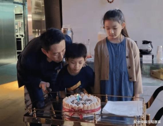 赵露思|汪小菲罕见和儿子女儿同框,儿子大长腿抢镜,女儿越长越像大S