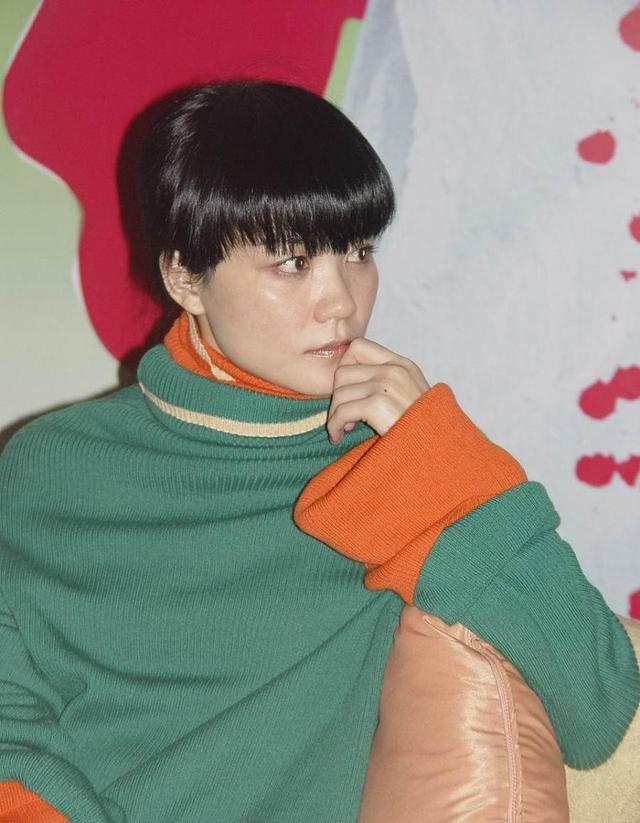 王菲|换新发型王菲认不出!剪齐刘海比42岁张柏芝还嫩,谢霆锋捡到宝了!