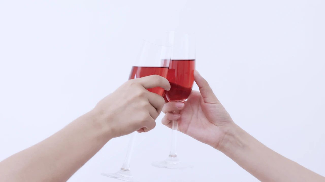 如果体内尿酸偏高,这3种食物应尽量少吃,以免摄入过多嘌呤物质