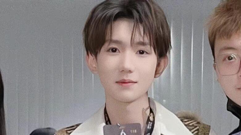 王源|王源这次没被美颜特效“霸凌”，还有点儿美