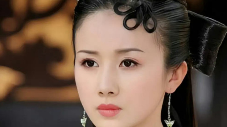 演员孙菲菲剧组遭两名壮汉打，踹肚子打脸下狠手，幕后主使仍逍遥