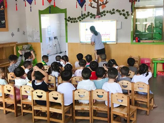 教育业|翻车来得太快,黄老师的“挖呀挖”遭官媒封杀,背后“推手”浮现