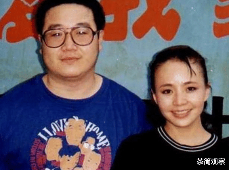 英达|62岁英达头发稀疏，久违现身大谈教育观，却被吐槽对巴图不闻不问