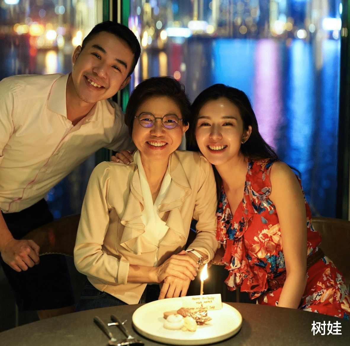 31岁港姐退圈转投教育界,担任上市公司非执董,基本年薪136万