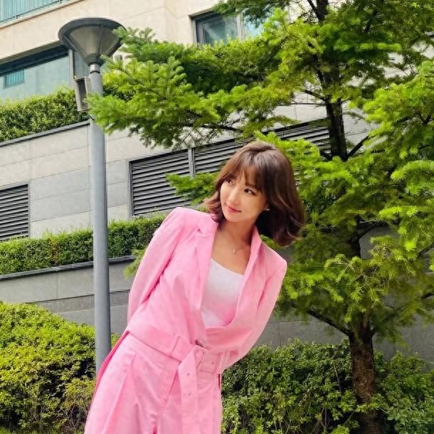 42岁韩国女星，产后两个月公开现状，平安归来，生完孩子就回来了