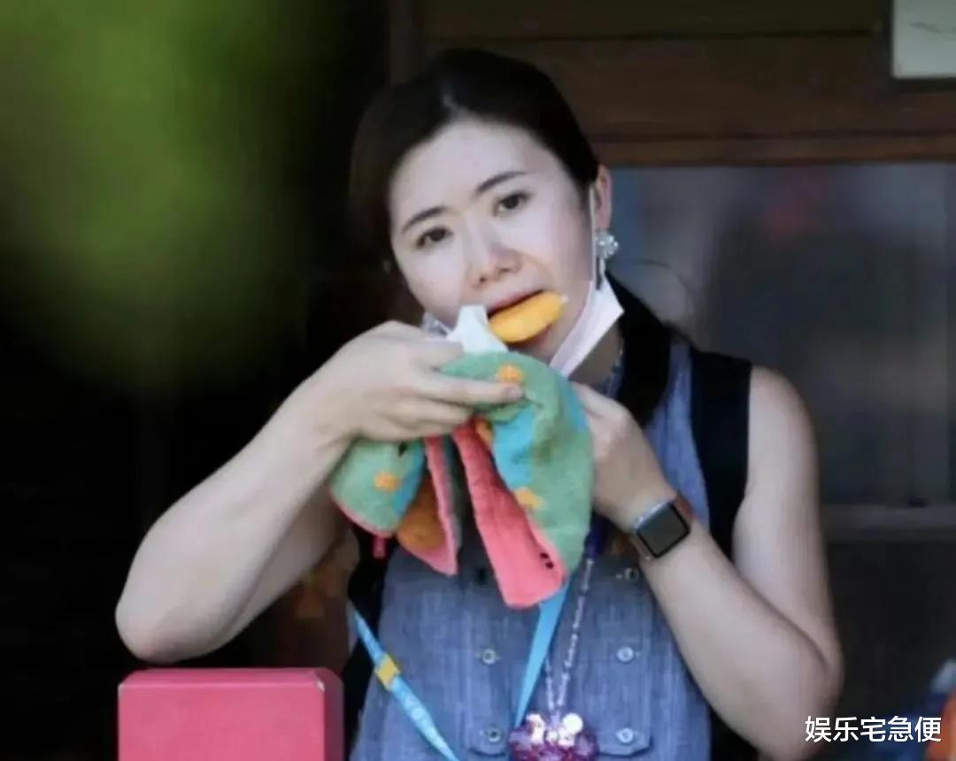 |王力宏出庭对战李靓蕾,表情严肃胜券在握,律师赖芳玉陪同有底气