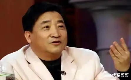 26年前,姜昆不顾妻子反对收养的6岁遗孤,如今成了他的骄傲