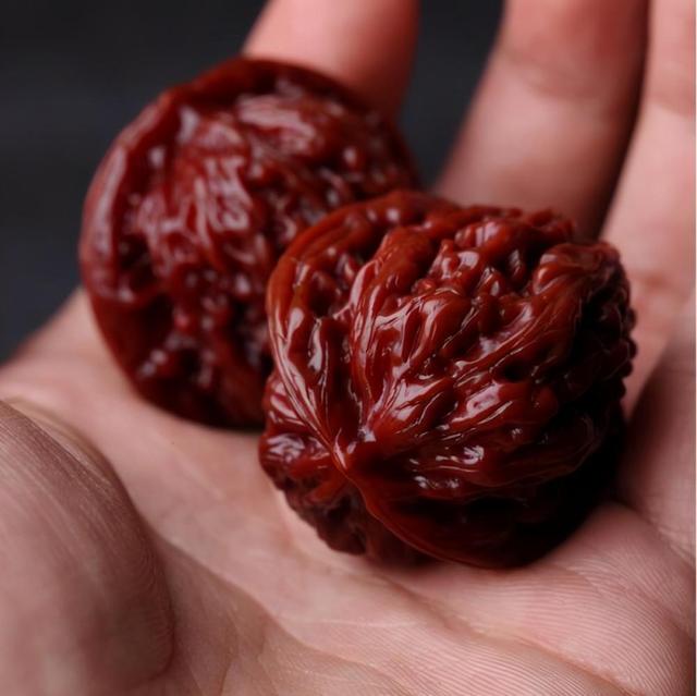 翡翠|“青皮”骗局又回来了，文玩核桃的水越来越浑了，玩家们要擦亮眼