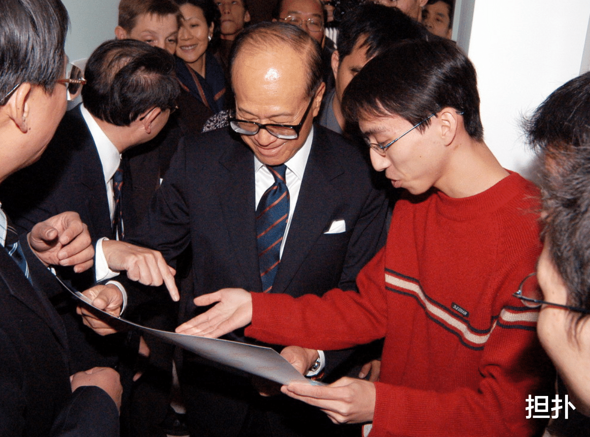 马云|富婆余宝珠98岁烟不离手,李嘉诚一生不抽烟喝酒,如今照样驼背了