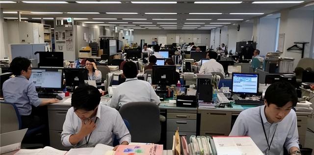 日本|日本“社畜”们的悲惨生活，每天只睡2小时，连续加班24小时
