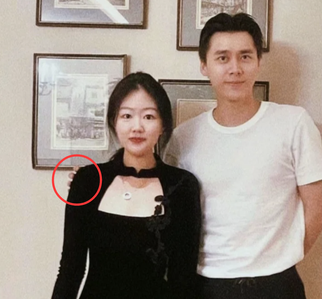 36岁李易峰近况曝光,搂抱美女疑有新恋情,女方颜值高大胆示爱