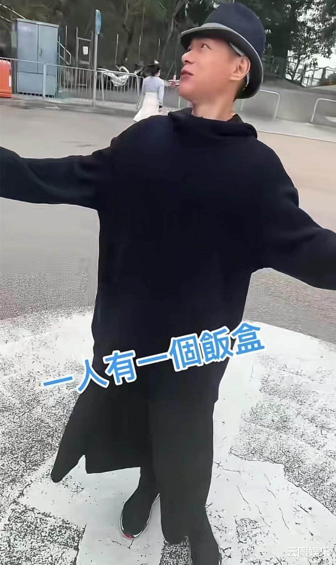 江华|知名男星江华行为引热议!街上无视路人目光,边吃饭边原地狂转圈