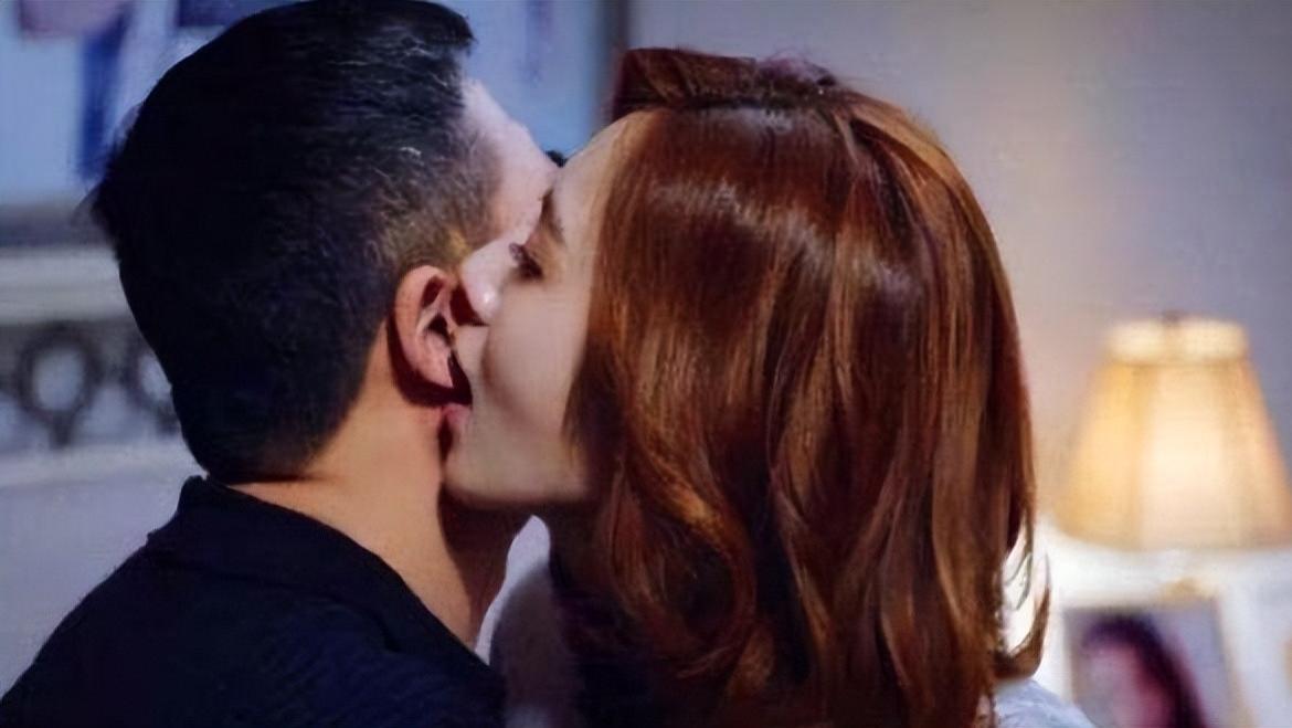 把张嘉译嘴亲肿，把胡歌亲到吐，她被称为“吻戏一姐”