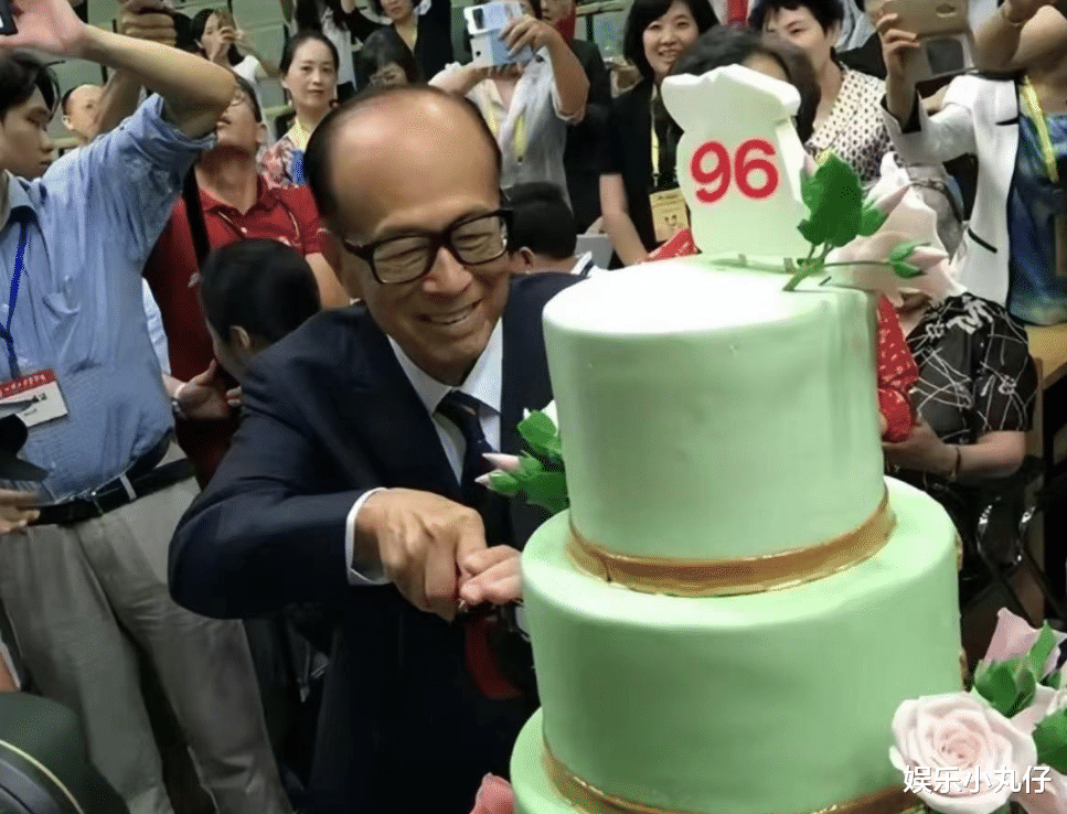 李嘉诚96岁庆生宴曝光!宣传长寿之道:极度节欲,疑与小女友分手