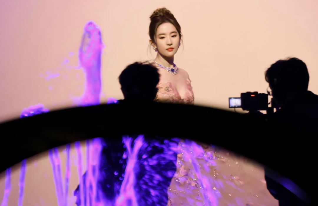 刘亦菲公主造型「惊为天人」,别人「强捧不红」,她演一部爆一部