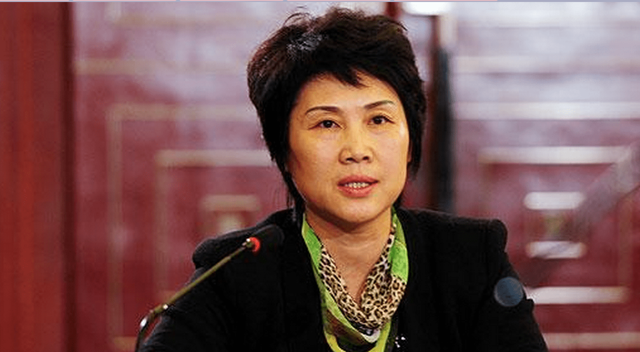 银行|美女行长!为升职与女星共侍一夫!3.9亿买飞机为喝韩国奶