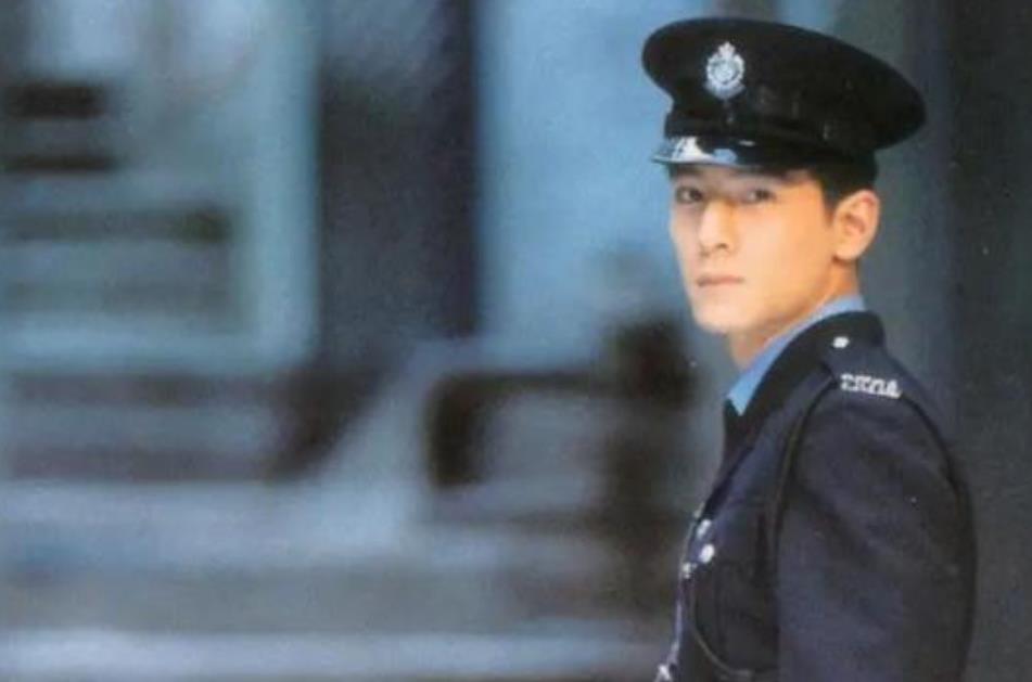 48岁吴彦祖近照曝光，十年无性婚姻带给了他啥？