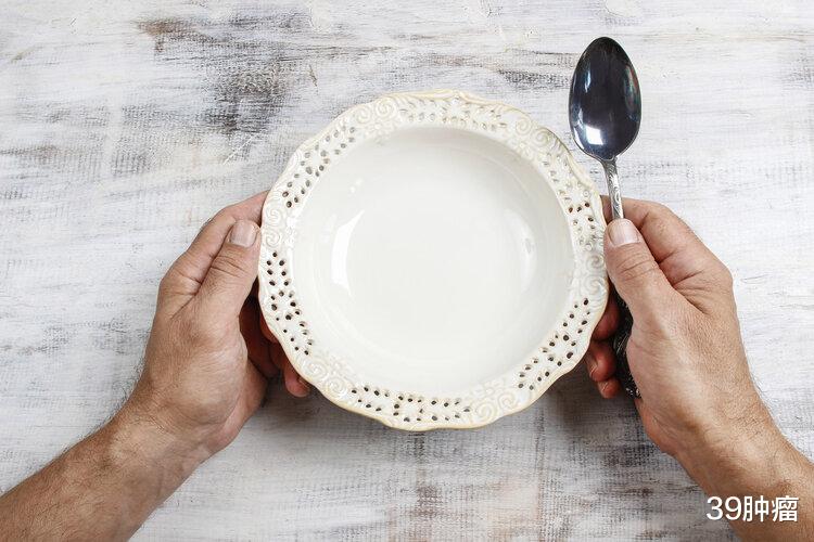 饿一饿能多活20年?日本科学家发现:饥饿时,细胞会自己吃掉自己