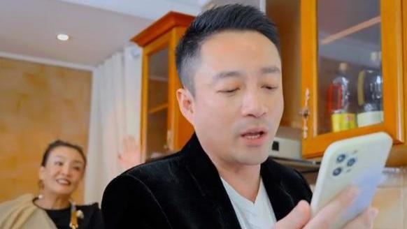 张兰|汪小菲承诺两周去一次台湾，称孩子暑假回北京，张兰晒兔子期盼