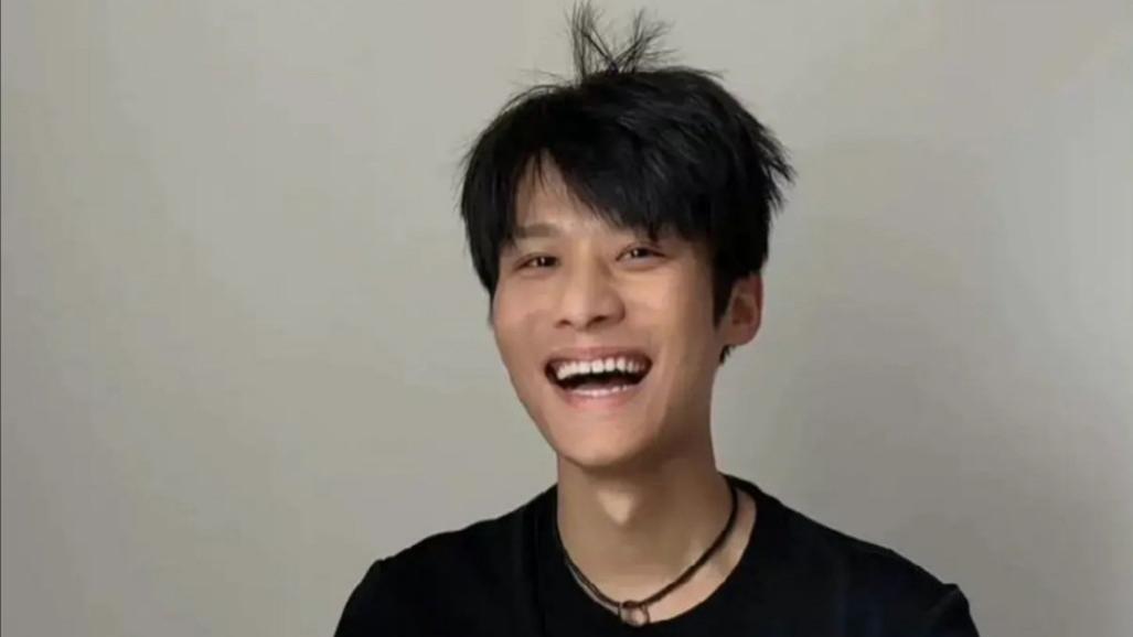 大杨哥妻子两周年纪念，豪宅内亲自下厨庆祝，女方表情冷淡疑摆拍