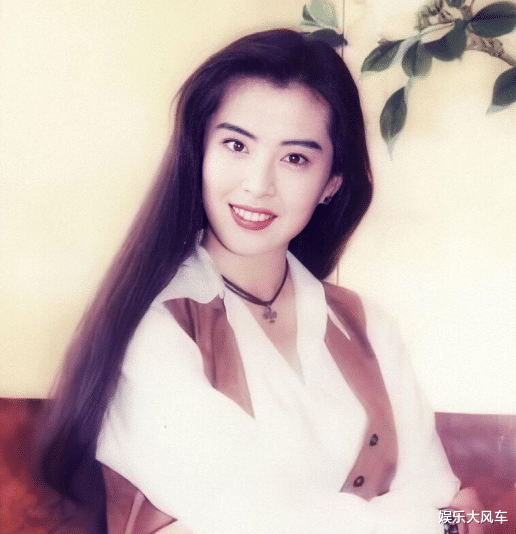 王祖贤|56岁王祖贤晒素颜近照,双颊下垂眼不对称似微调,至今未婚疑出家