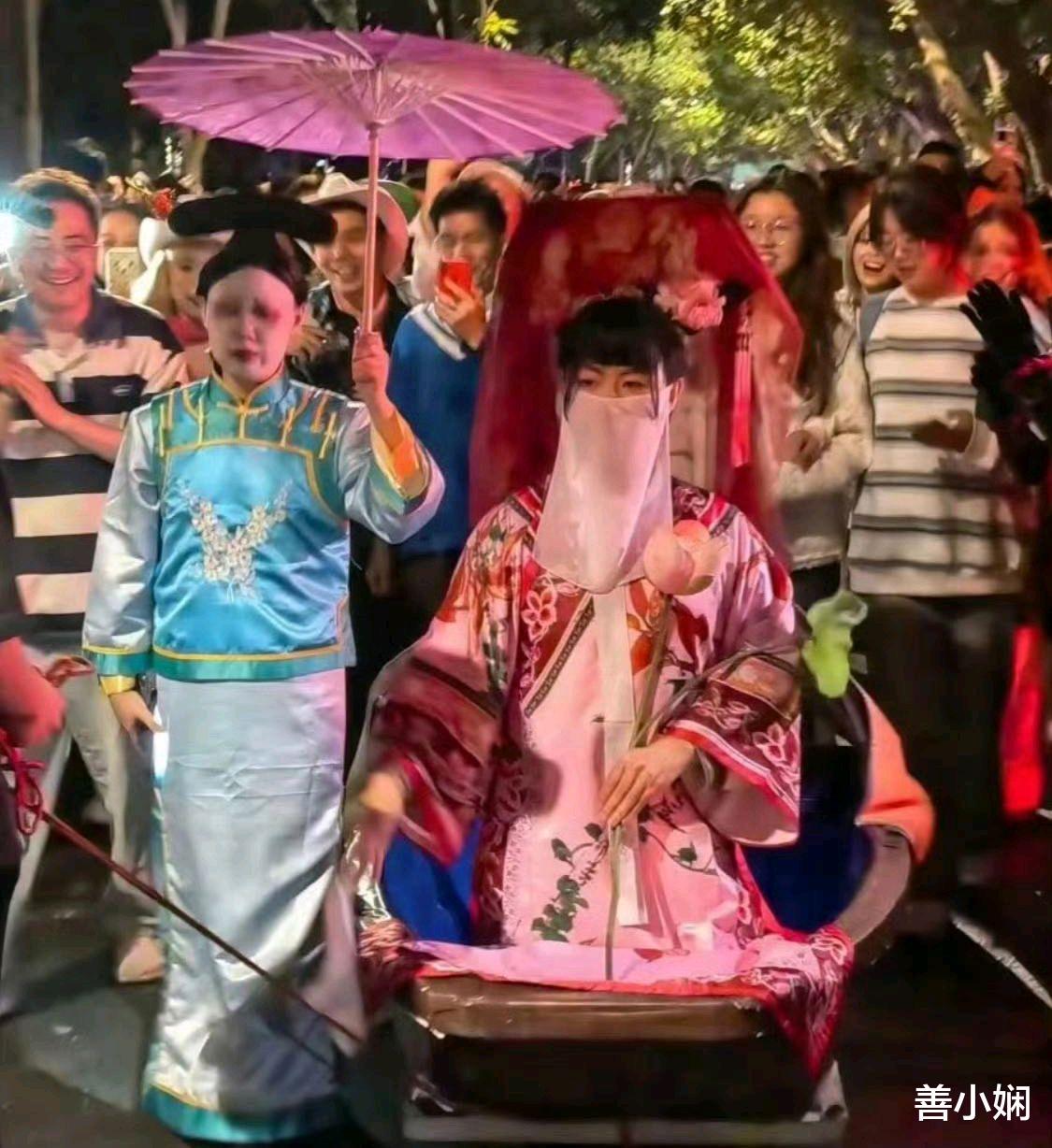 万圣节向太cos者一夜爆火，向佐邀请他直播，向太怒嘲：太Low了