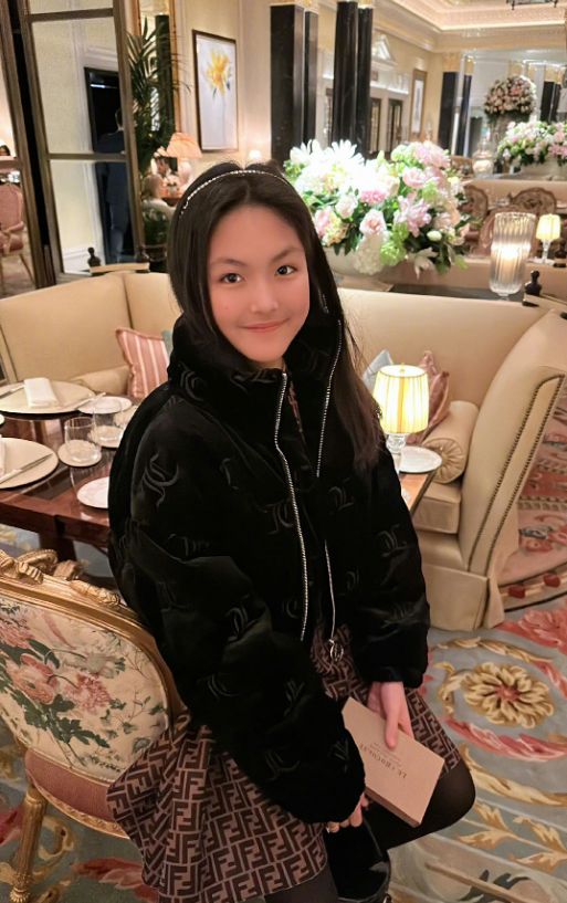 李湘|李湘辟谣主持《乘风破浪》,发文感谢芒果台,谢娜将继续担任主持