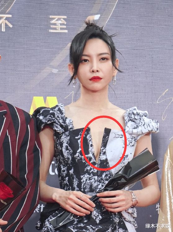 董小姐|85花集体缺席微博之夜,但精彩不打折,清纯女星集体放飞自我!