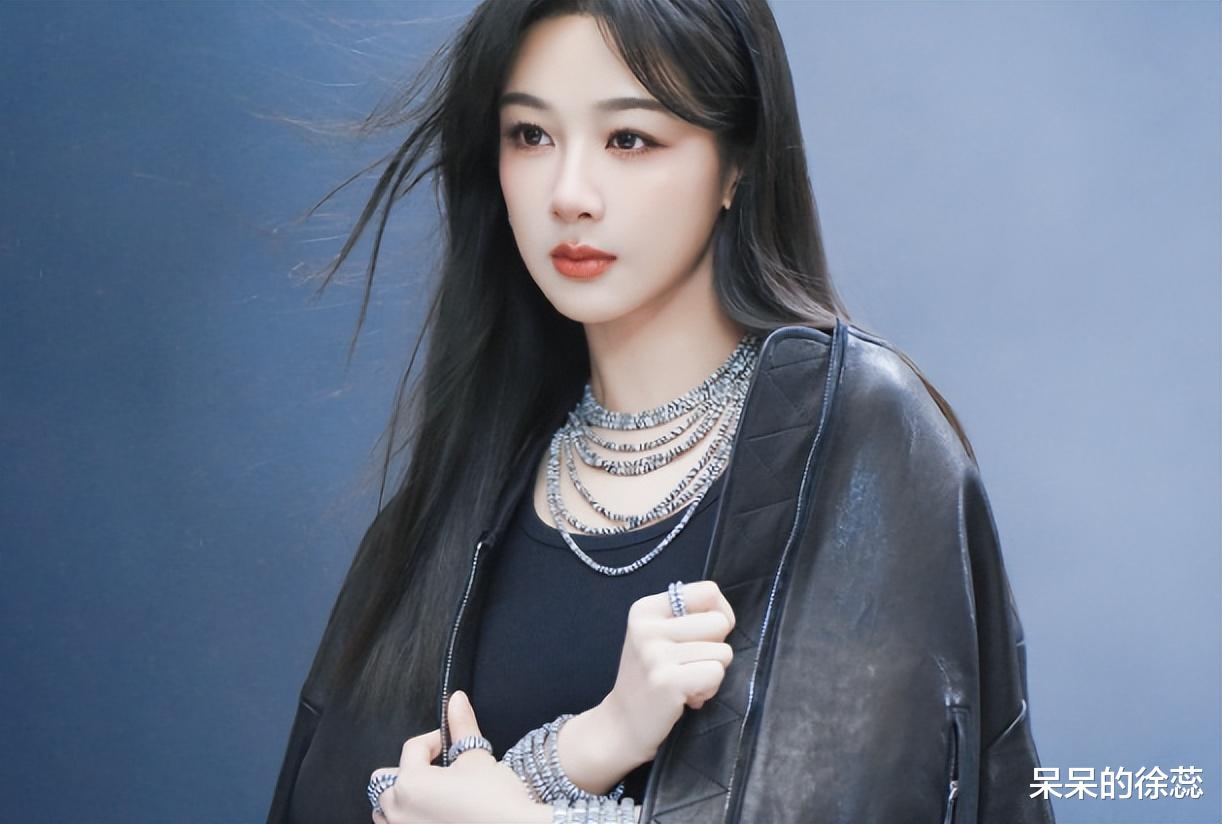 白鹿|拿下品牌代言人,晋升跑男一姐,白鹿状态绝佳,网友:命真好