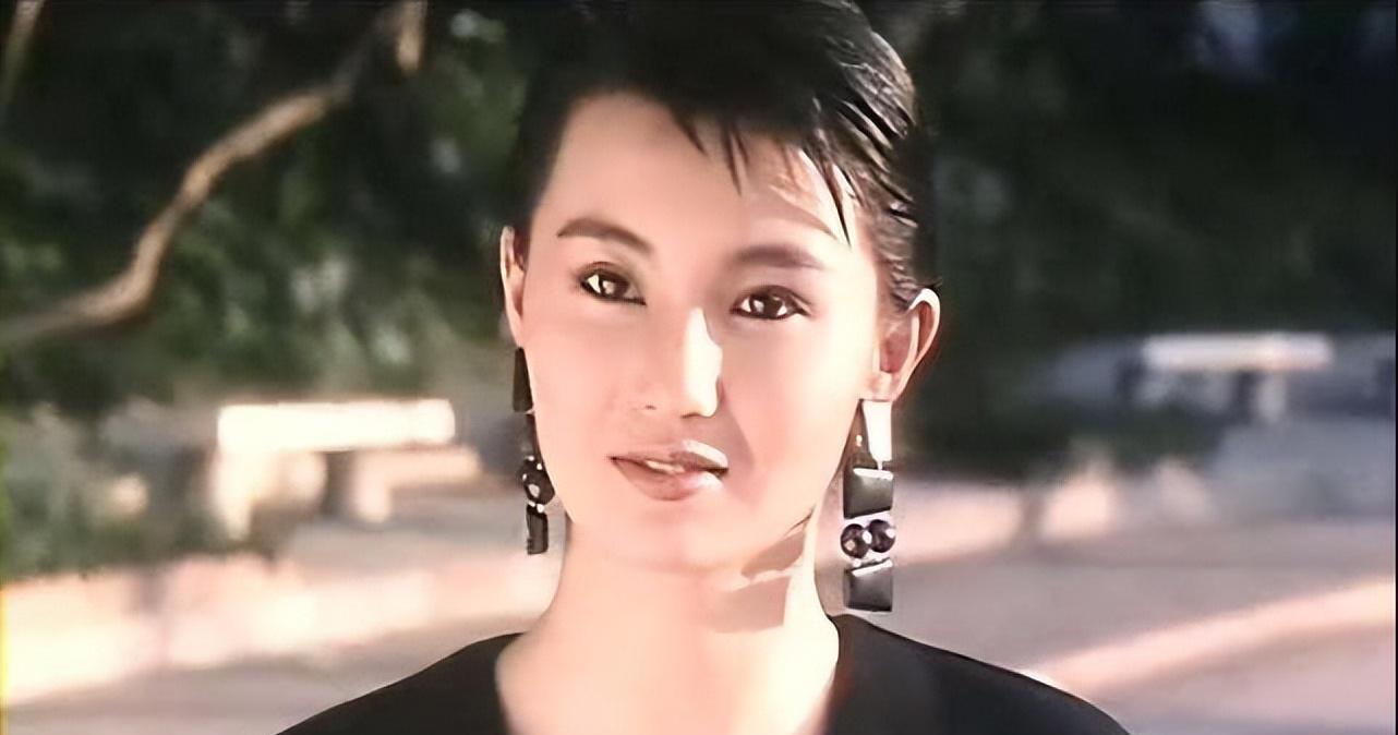 事实证明,“无夫无子”独居贫民窟的张曼玉,已走上另一条道路!