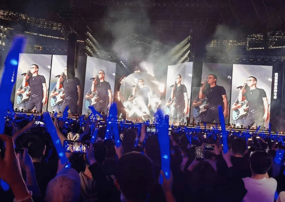 汪峰|汪峰汕头商演，又是跑调又是卡痰，3首歌挣了300万