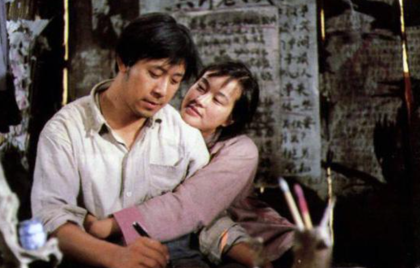 爱过宁静、与刘晓庆因戏生情的姜文，却被一个“悍妇”拿捏一辈子