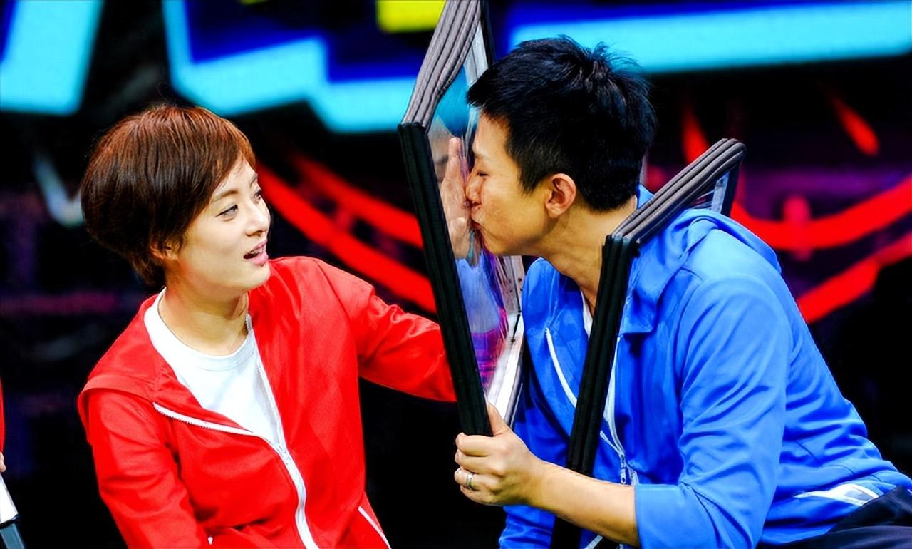 36岁嫁给身边经纪人,40岁怀孕生子,李艾:肥水不流外人田!