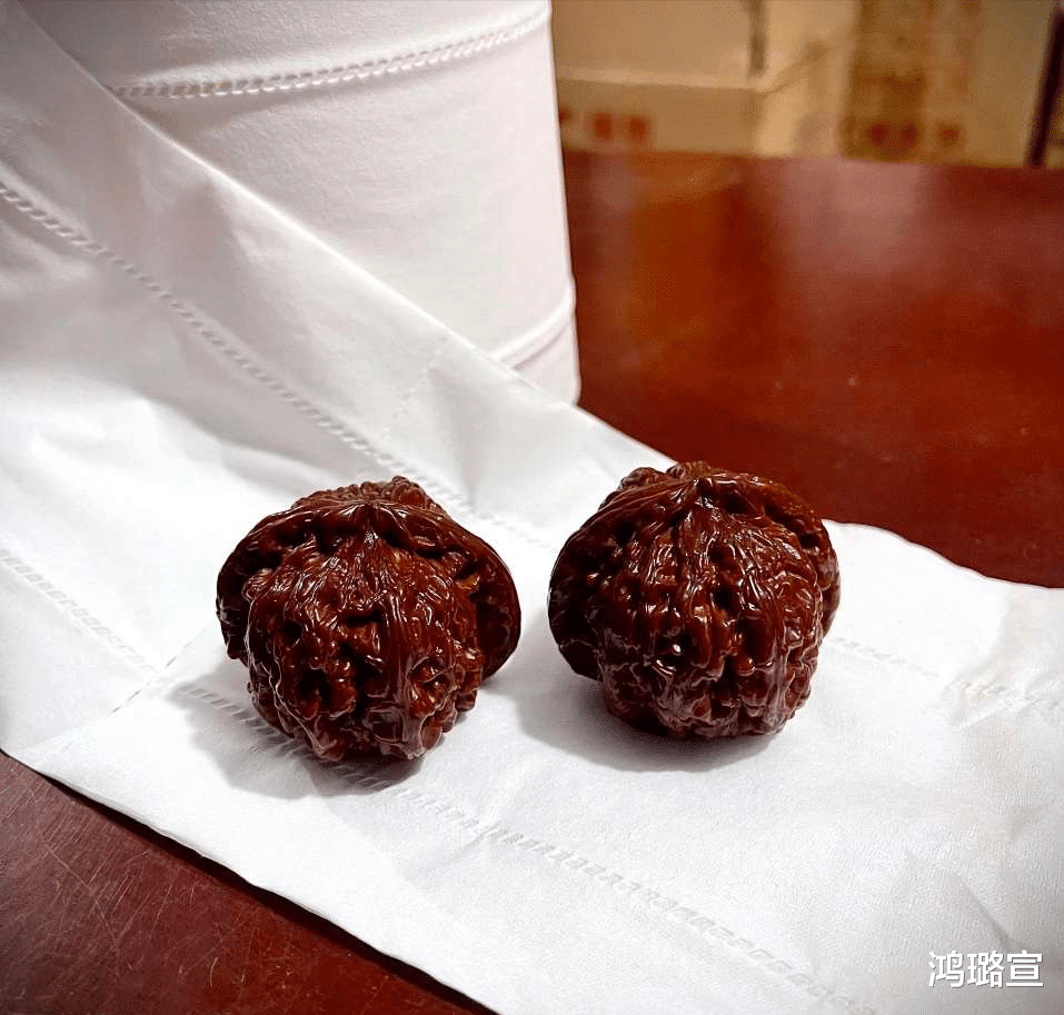 文玩核桃|手爱出汗适合盘玩什么品类的文玩核桃?南将石?这点要先搞清楚!