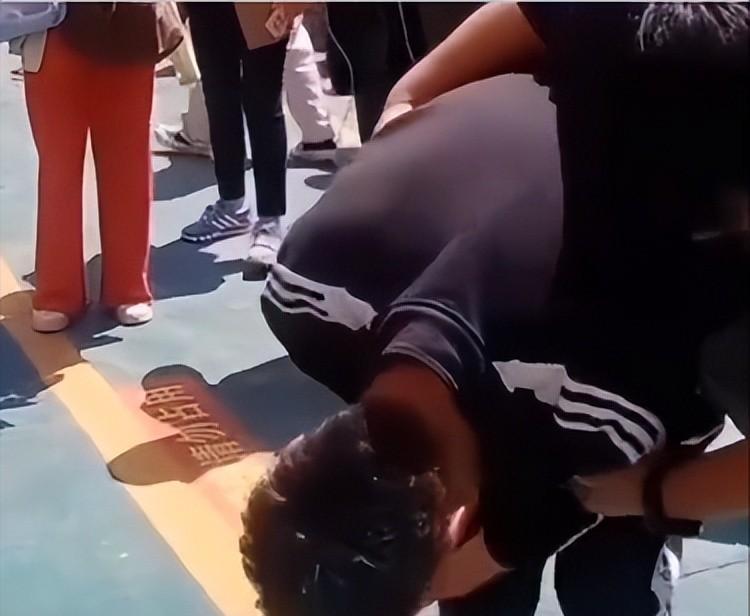 整容|“挖呀挖呀”黄老师遭遇网暴：38岁疑似整容