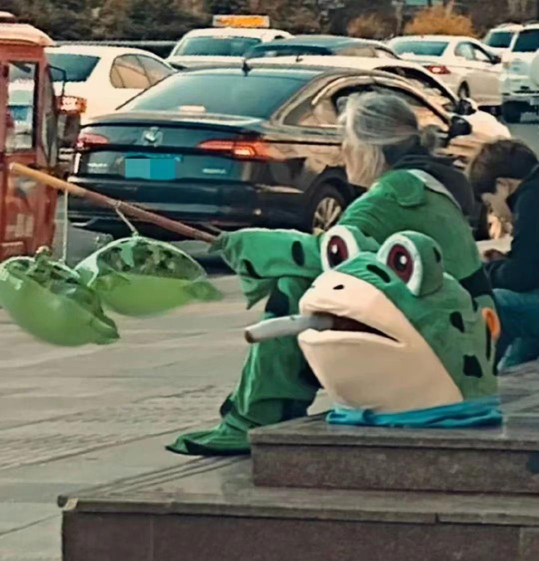 拍黄瓜|“卖崽青蛙”动了谁的蛋糕？央媒看不下去，为其发声