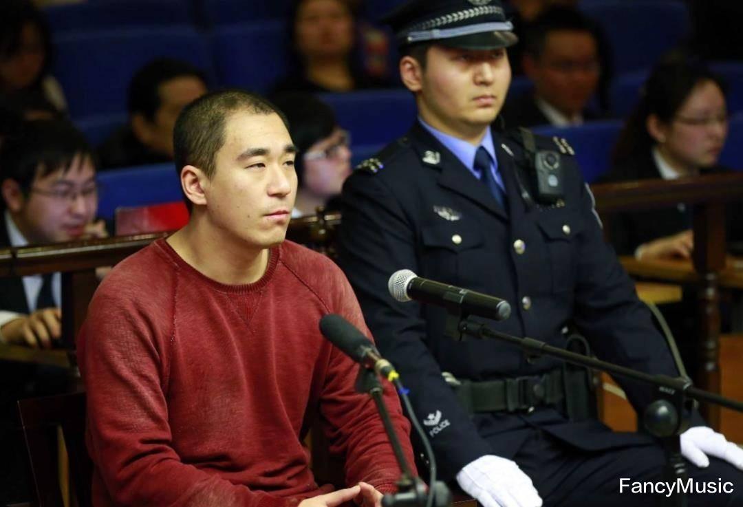 张国立儿子张默现状曝光,定居泰国开千万豪车,胡子拉碴显憔悴